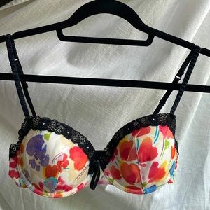 Elle Macpherson Intimates floral pattern bra size 32D.